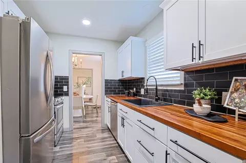 Kitchen - 3906 Standish Ave, Cincinnati, OH 45213 photo 3 of 4