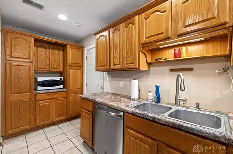 Kitchen - 1237 Hemlock Dr, Fairborn, OH 45324 photo 6 of 6