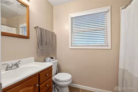 Bath - 1237 Hemlock Dr, Fairborn, OH 45324 photo 4 of 6