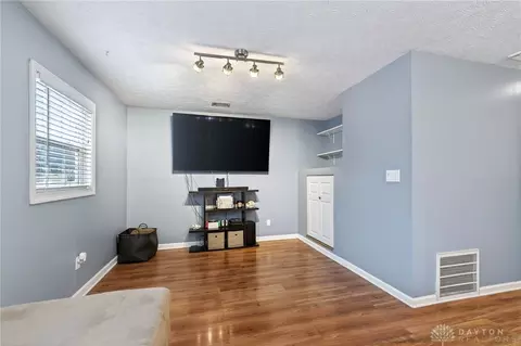 Living - 1237 Hemlock Dr, Fairborn, OH 45324 photo 3 of 5