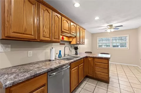 Kitchen - 1237 Hemlock Dr, Fairborn, OH 45324 photo 5 of 6