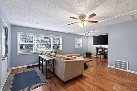 Living - 1237 Hemlock Dr, Fairborn, OH 45324 photo 2 of 5