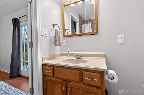 Bath - 1237 Hemlock Dr, Fairborn, OH 45324 photo 3 of 6