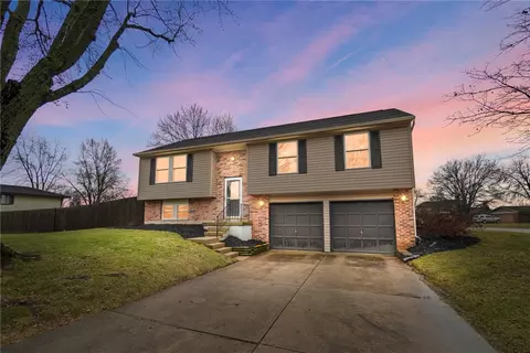 9881 Rose Arbor Dr, Centerville, OH 45458