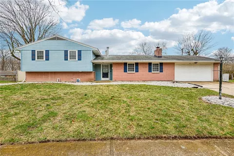 4512 Sydenham Rd, Englewood, OH 45322