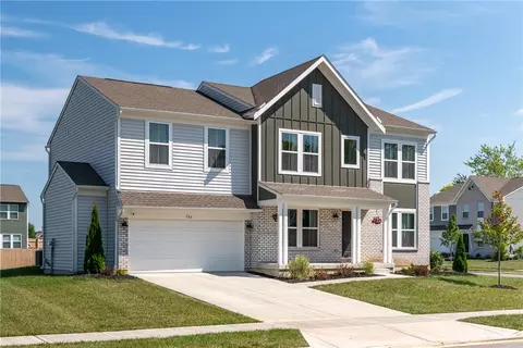 766 Hunters Run Dr, Brookville, OH 45309