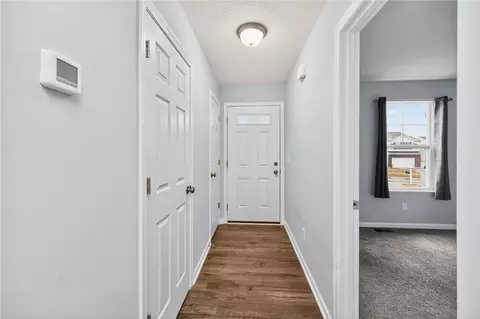 Entry Way - 2150 Pine Valley Dr, Hamilton, OH 45013 photo 2 of 9