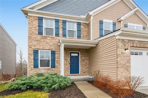 Exterior - 2150 Pine Valley Dr, Hamilton, OH 45013 photo 3 of 9