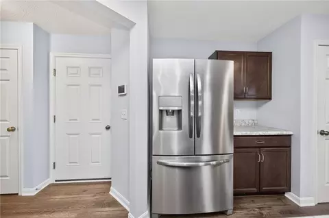 Entry Way - 2150 Pine Valley Dr, Hamilton, OH 45013 photo 6 of 9