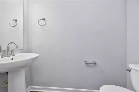 Bath - 2150 Pine Valley Dr, Hamilton, OH 45013 photo 1 of 7