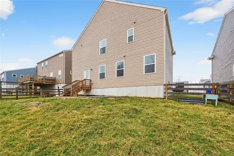 Exterior - 2150 Pine Valley Dr, Hamilton, OH 45013 photo 9 of 9