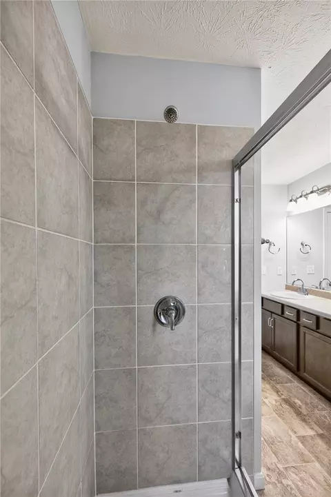Bath - 2150 Pine Valley Dr, Hamilton, OH 45013 photo 7 of 7