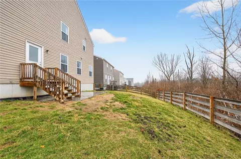 Exterior - 2150 Pine Valley Dr, Hamilton, OH 45013 photo 6 of 9