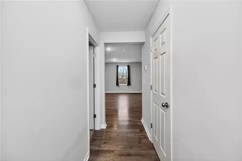 Entry Way - 2150 Pine Valley Dr, Hamilton, OH 45013 photo 1 of 9