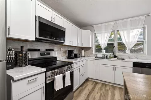 Kitchen - 4432 Renwood Dr, Kettering, OH 45429 photo 1 of 3
