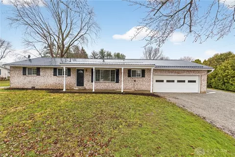 345 Valleyview Dr, Troy, OH 45373