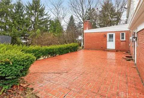 Exterior - 3102 Lenox Dr, Kettering, OH 45429 photo 4 of 7