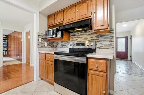Kitchen - 4324 Clarendon Dr, Kettering, OH 45440 photo 3 of 6