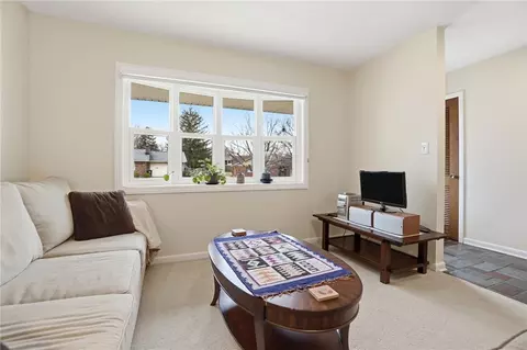 Living - 4324 Clarendon Dr, Kettering, OH 45440 photo 2 of 8