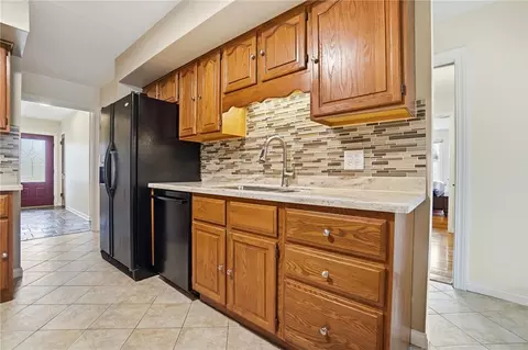 Kitchen - 4324 Clarendon Dr, Kettering, OH 45440 photo 5 of 6