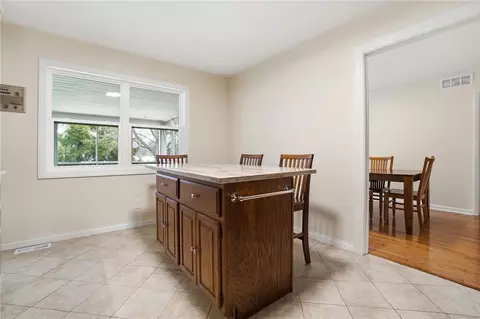 Kitchen - 4324 Clarendon Dr, Kettering, OH 45440 photo 4 of 6