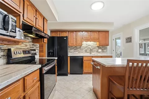 Kitchen - 4324 Clarendon Dr, Kettering, OH 45440 photo 2 of 6