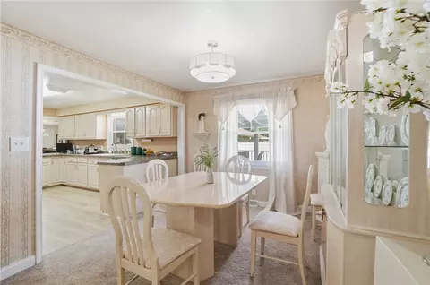 Dining - 700 Ionic Cir, Enon, OH 45323 photo 2 of 2