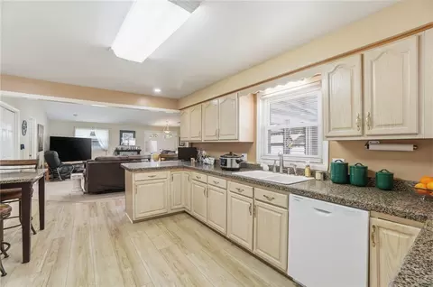 Kitchen - 700 Ionic Cir, Enon, OH 45323 photo 3 of 5