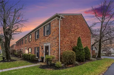 64 Cranston Ct, Centerville, OH 45458