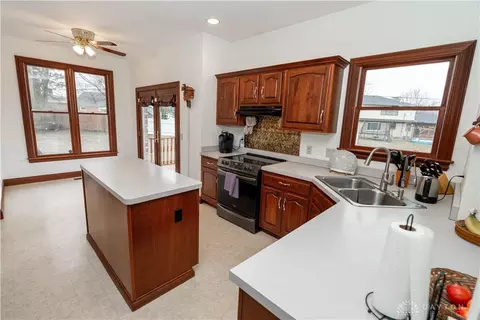 Kitchen - 2442 Greystone Ln, Springfield, OH 45503 photo 2 of 3