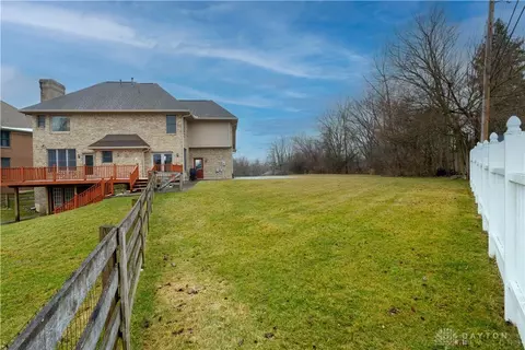 Exterior - 2442 Greystone Ln, Springfield, OH 45503 photo 6 of 13