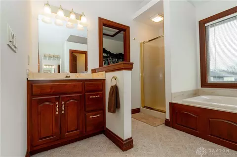 Bath - 2442 Greystone Ln, Springfield, OH 45503 photo 3 of 11