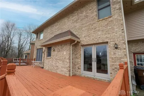 Exterior - 2442 Greystone Ln, Springfield, OH 45503 photo 11 of 13