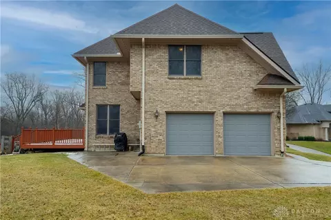 Exterior - 2442 Greystone Ln, Springfield, OH 45503 photo 4 of 13