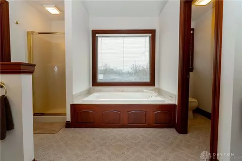 Bath - 2442 Greystone Ln, Springfield, OH 45503 photo 2 of 11