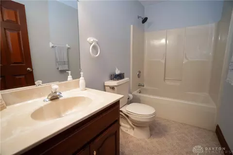Bath - 2442 Greystone Ln, Springfield, OH 45503 photo 9 of 11
