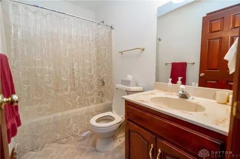 Bath - 2442 Greystone Ln, Springfield, OH 45503 photo 7 of 11