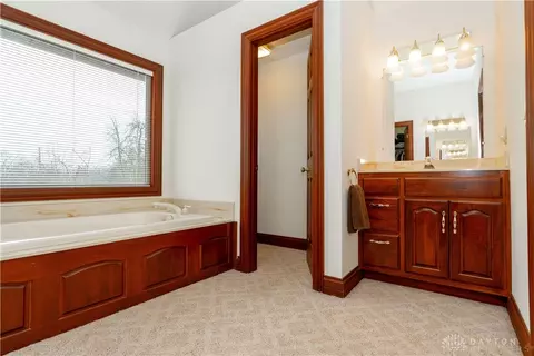 Bath - 2442 Greystone Ln, Springfield, OH 45503 photo 4 of 11