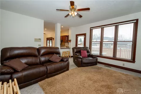 Living - 2442 Greystone Ln, Springfield, OH 45503 photo 3 of 4