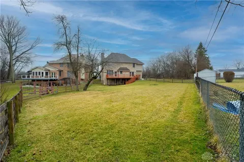 Exterior - 2442 Greystone Ln, Springfield, OH 45503 photo 7 of 13