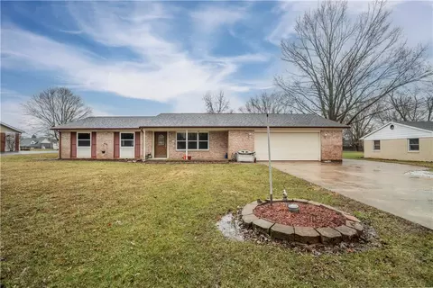 5485 Knollwood Dr, Lewisburg, OH 45338