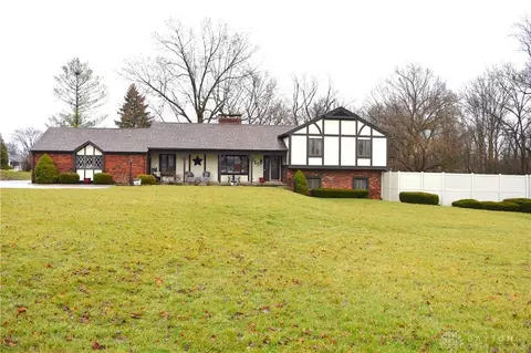 315 N Sunset Dr, Piqua, OH 45356