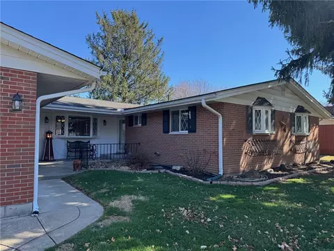 1038 Lark Ln, Xenia, OH 45385
