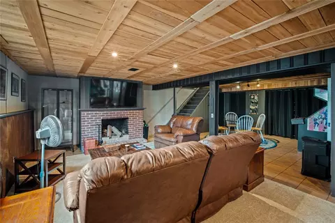 Living - 205 Sheldon Dr, Centerville, OH 45459 photo 4 of 4
