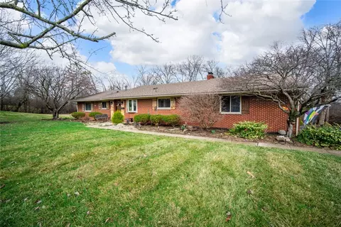 205 Sheldon Dr, Centerville, OH 45459