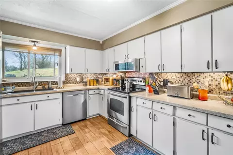Kitchen - 205 Sheldon Dr, Centerville, OH 45459 photo 2 of 4