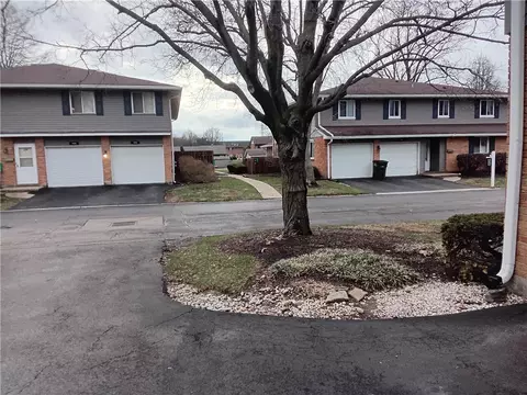 1650 Villa South Dr, West Carrollton, OH 45449