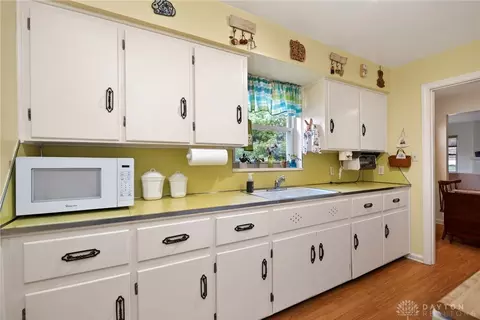 Kitchen - 3028 Fairway Dr, Kettering, OH 45409 photo 3 of 4