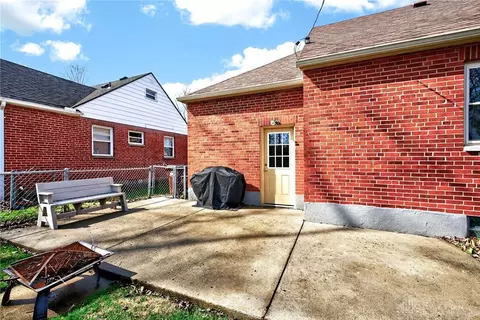 Exterior - 3028 Fairway Dr, Kettering, OH 45409 photo 4 of 6
