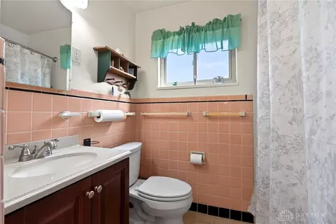 Bath - 3028 Fairway Dr, Kettering, OH 45409 photo 1 of 3